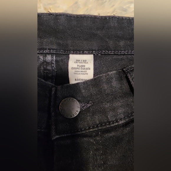 H&M &DENIM Black Stretch High-rise Flare Leg Raw hem Denim Jean Sz. 30x27 1/2 ** - Picture 4 of 7